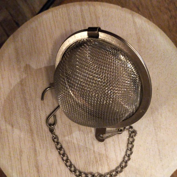 Vtg Chinoiserie hand painted tea cup w.saucer and tea steeper hinged. - Picture 11 of 12